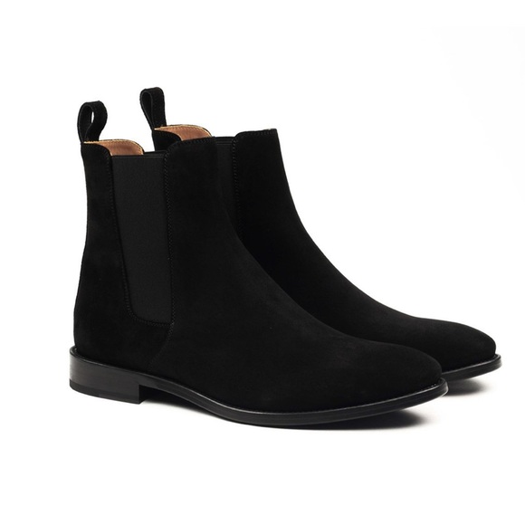 the classic black chelsea boots